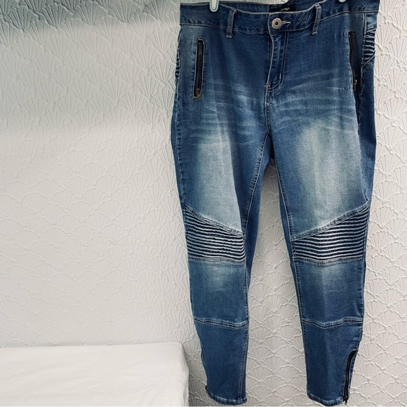 Ashley Stewart Distressed Denim Jeans Paneled Knees Women’s Size 12 Ankle Zipper - Picture 6 of 6